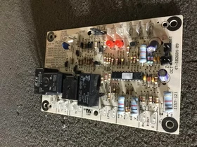 Bryant Rheem 47 102684 09 1157 121 B16  Carier Control Board AZ109894 | NR542