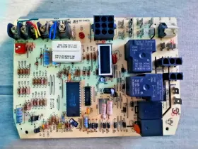 1012-83-9402D CARRIER Bryant Furnace Control Board Am