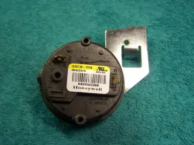 IS20130-3288 CARRIER BRYANT PAYNE HONEYWELL DAY NIGHT Switch