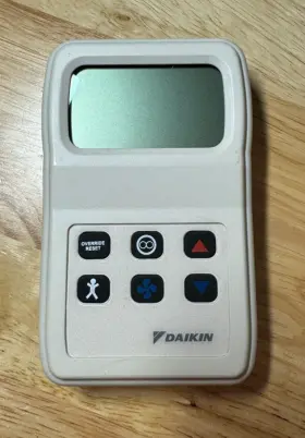 910113679 DAIKIN Mcquay Fcu Digital Wall Sensor Display Hum