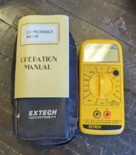 K012279 EXTECH Digital Capacitance Meter