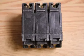 RV-2937 GE General Electric Thql Breaker Common Trip #2