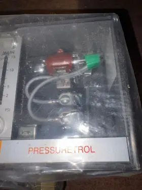 L404C1147 HONEYWELL Pressurtrol Controller #2