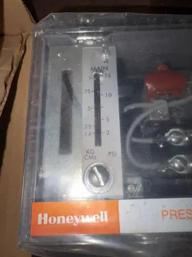 L404C1147 HONEYWELL Pressurtrol Controller #3
