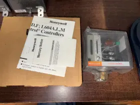 L404C1147 HONEYWELL Pressurtrol Controller