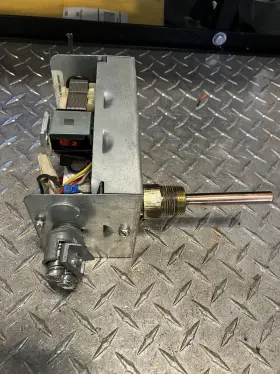 L8124A1015 HONEYWELL Weil Mclain Boiler Aquastat