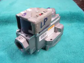 VR9205R2363 HONEYWELL LENNOX DUCANE ARMSTRONG Lp Gas Valve