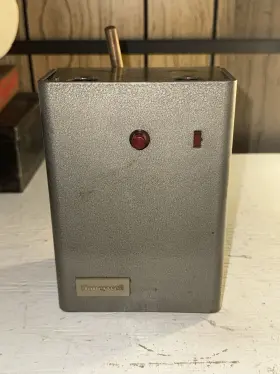 R8182AD HONEYWELL Triple Aquastat Protectorelay Controller