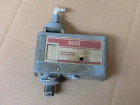 P28AN-1 JOHNSON CONTROLS Penn Lube Oil Control