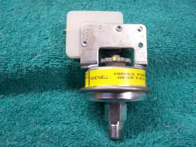 11K49 LENNOX HONEYWELL Gas Pressure Switch