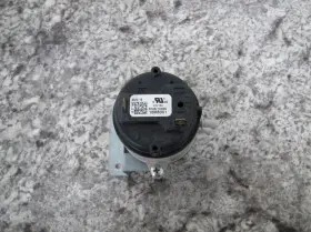 18M6301 LENNOX / HONEYWELL Furnace Dual Pressure Switch