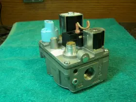 36E32201 LENNOX PULSE Rodgers Nat Gas Valve #2