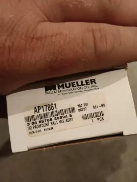 AQ-17861 MUELLER Pad Mount Ball Valve Access Port #2
