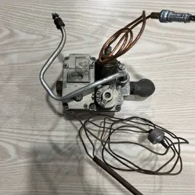 700-208 ROBERTSHAW Hydraulic Snap Throttle Combination Gas #2