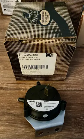 S1-02435311000 SOURCE 1 Pressure Switch