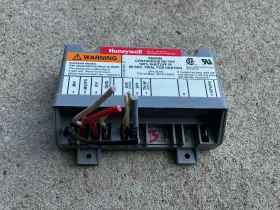 HQ1005651HW TEMPSTAR Honeywell Control Module