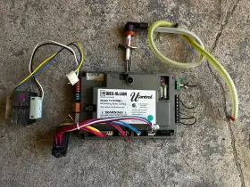 1176-100 WEIL MCLAIN Ignition Control Ignitor