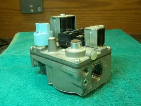 36E93-304 WHITE RODGERS Gas Valve #2