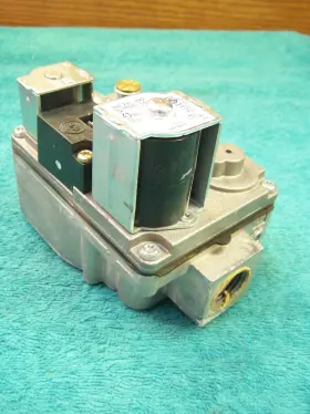 36E22 WHITE RODGERS GOODMAN Gas Valve #2