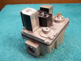 36E52 WHITE RODGERS YORK Gas Valve