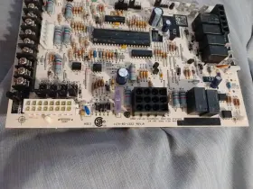 1170-83-1221 YORK Furnace Control Circuit Board #3