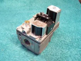 36E24 YORK LUXAIRE Gas Valve Rodgers #2