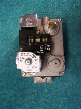 36E24 YORK LUXAIRE Gas Valve Rodgers #3